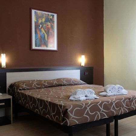 Hotel Canasta Римини Экстерьер фото